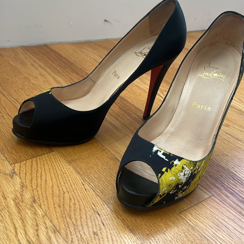 Gorgeous Graffiti Christian Louboutin. Almost new